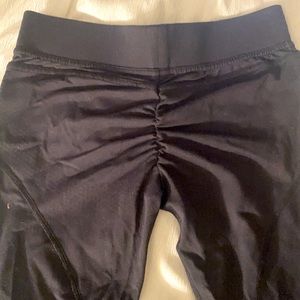 Running Girl Scrunch Butt black leggings (S)
